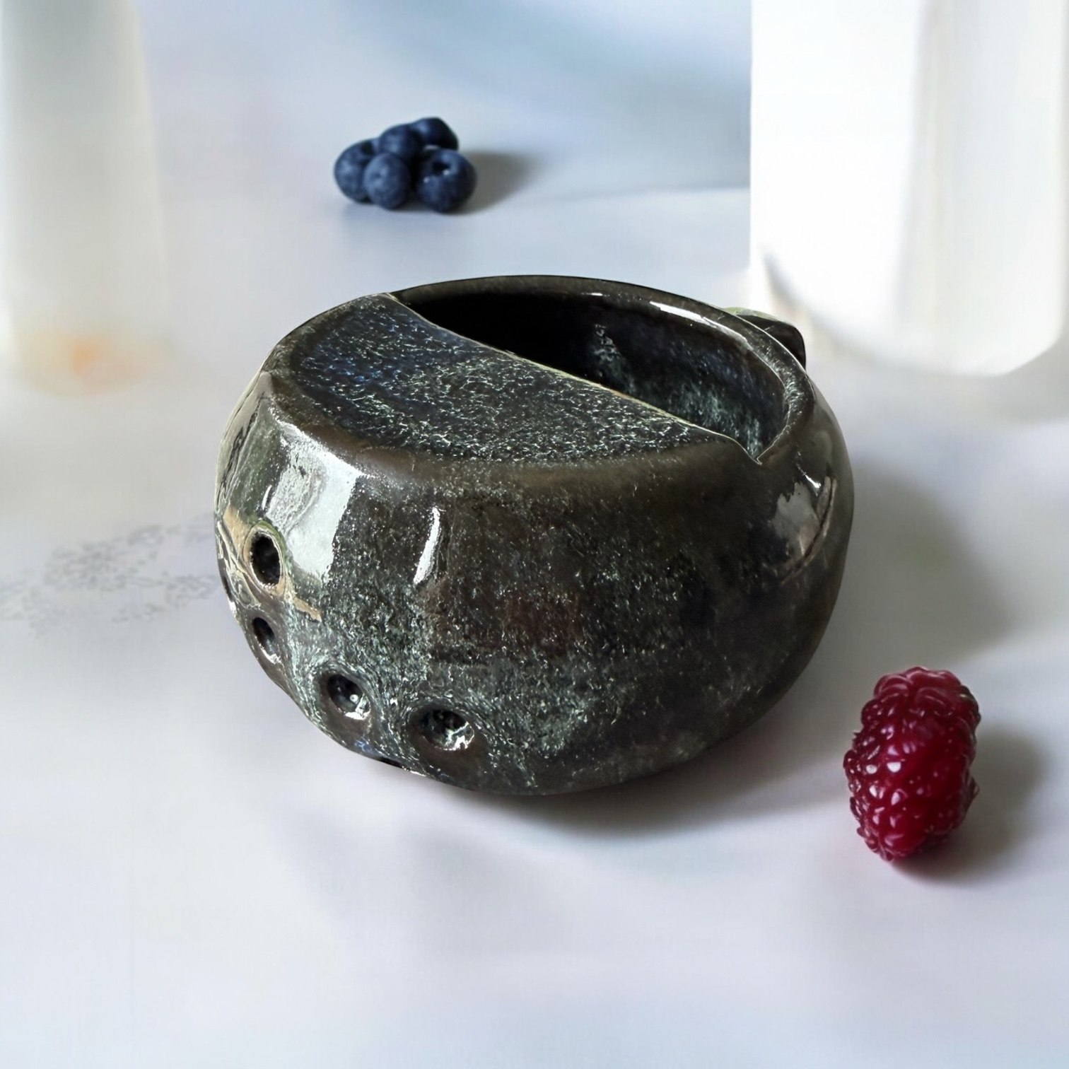 Handgemaakte keramische bessenkom